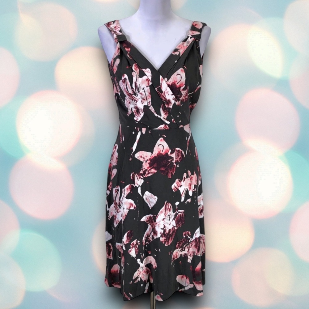 Ann Taylor Women’s Sleeveless V Neck Floral Dress Size S